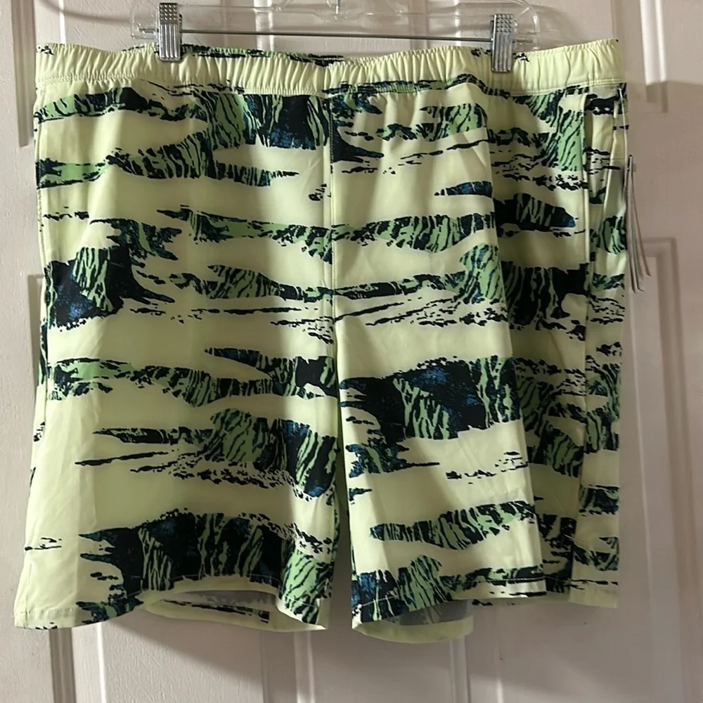 The North Face Wander Shorts: YELLOW/GREEN: NEW WITH TAGS: SIZE XXL
